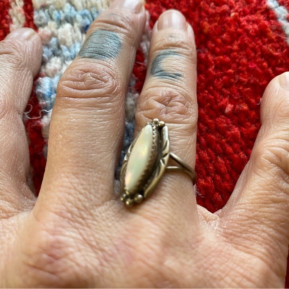 VTG Stamped Silver Mother of Pearl Ring! Size 5! - Picture 3 of 8